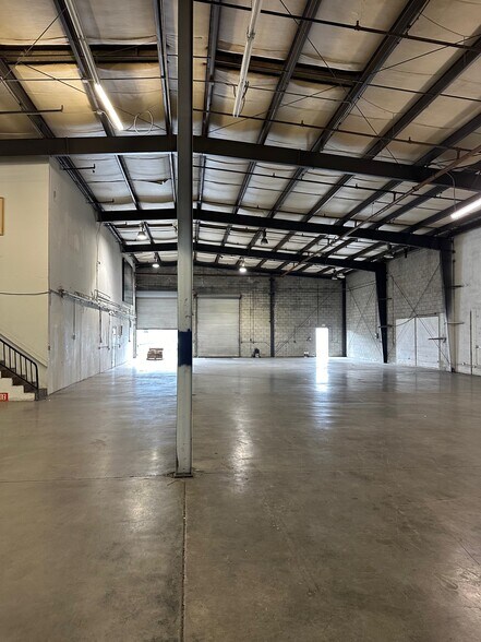 More Photos Of 2101 E 51st St, Vernon Manufacturing For Sale