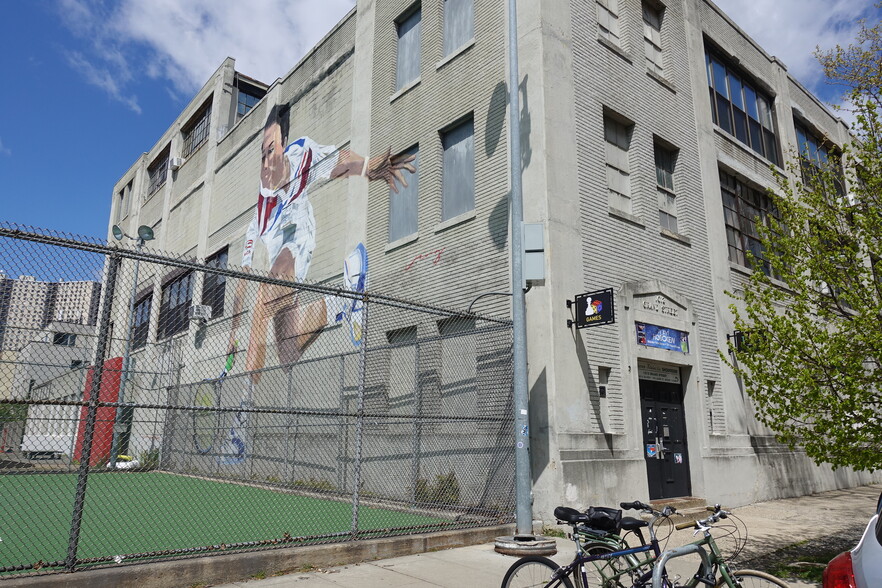 More Photos Of 1012-1022 Grand St, Hoboken Warehouse For Lease