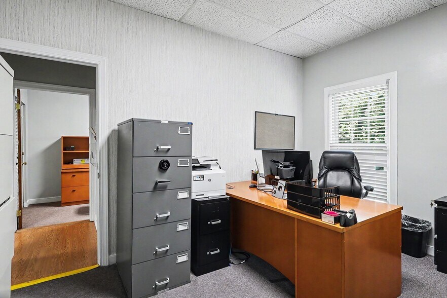 More Photos Of 8407 Richmond Hwy, Alexandria Storefront For Sale
