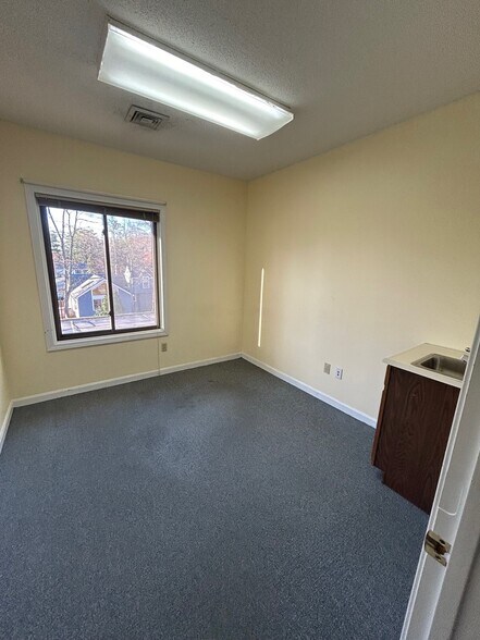More Photos Of 171 Pleasant St, Concord Medical For Lease