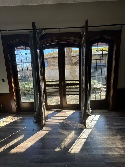 More Photos Of 127 Main St, Cooperstown Storefront For Sale