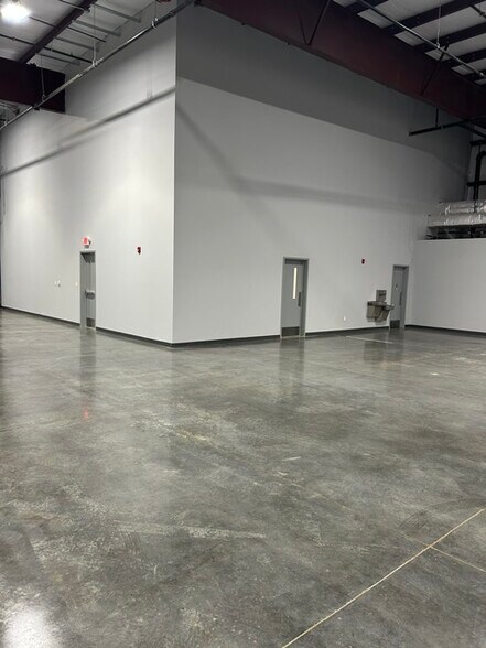 More Photos Of 287 Albano Dr, Springdale Warehouse For Lease