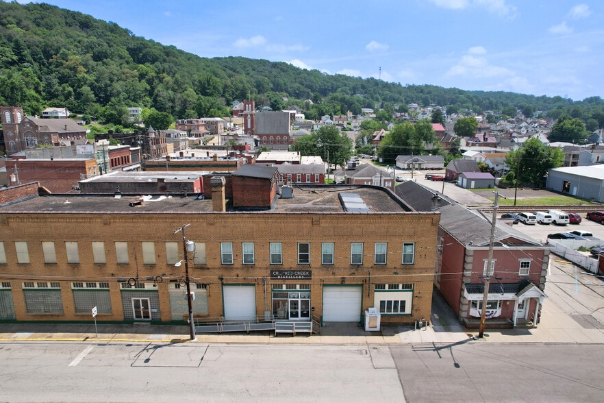 More Photos Of 104 S Water St, West Newton Distribution For Sale