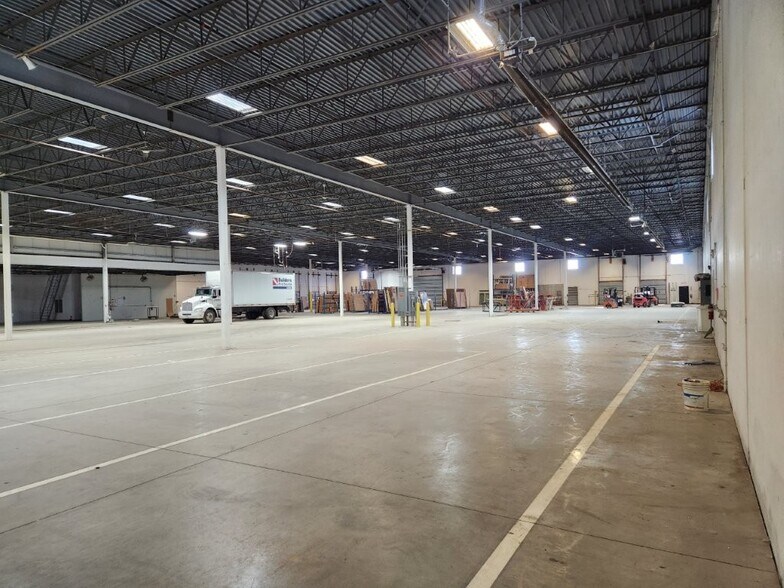 More Photos Of 11356 215th St W, Lakeville Manufacturing For Sale