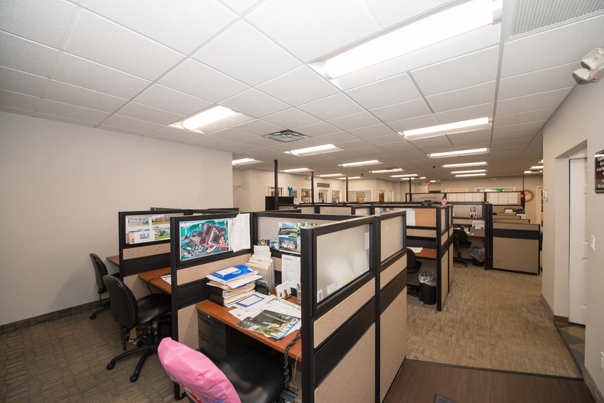 More Photos Of 996 W Jericho Tpke, Smithtown Office For Lease