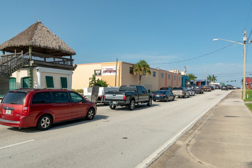 More Photos Of 117-137 Hughlett Ave, Cocoa General Retail For Sale
