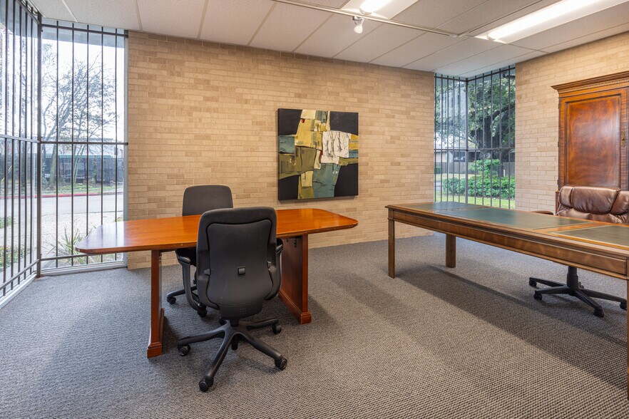 More Photos Of 8020 Westglen Dr, Houston Office For Lease