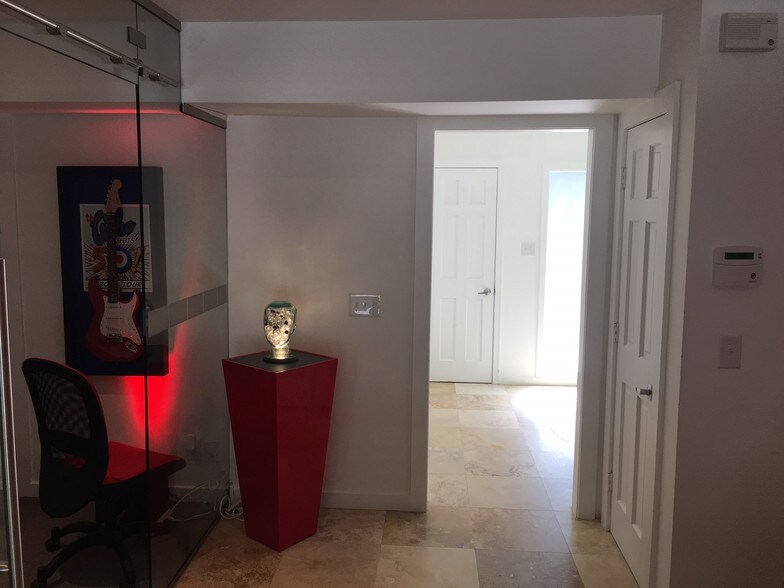 More Photos Of 1223 Walnut St, Cary Office For Lease