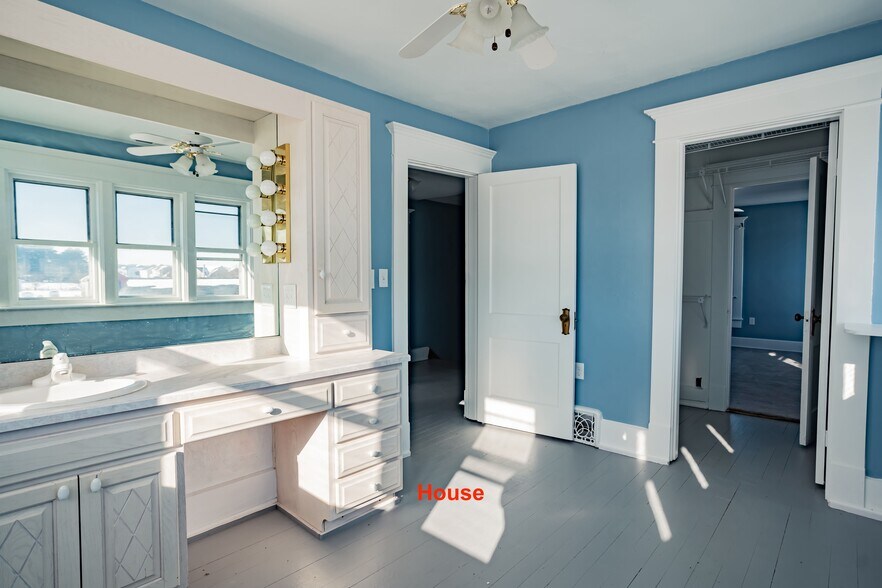 More Photos Of 8758 IN-9, Pendleton Light Manufacturing For Sale