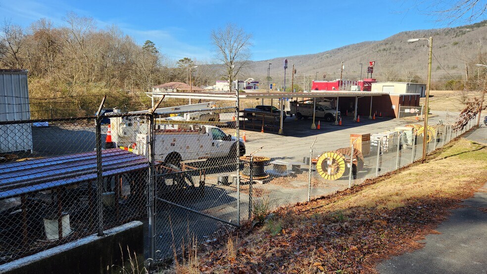 Primary Photo Of 325 Fairchild St, Harriman Industrial For Sale