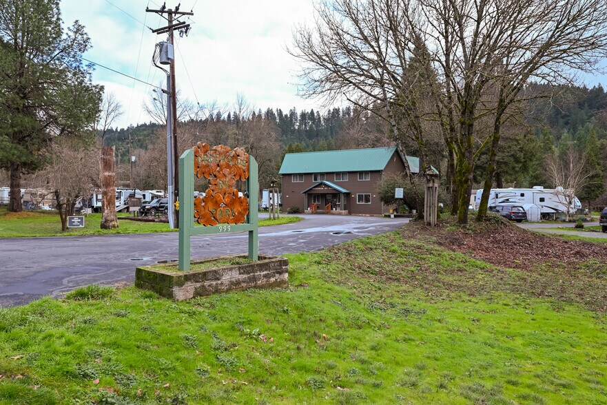 More Photos Of 999 Old Highway 99, Wolf Creek Specialty For Sale