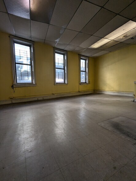 More Photos Of 1630 Westchester Ave, Bronx Office For Lease