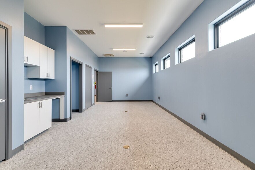 More Photos Of 3305 NW 192nd St, Edmond Healthcare For Sale