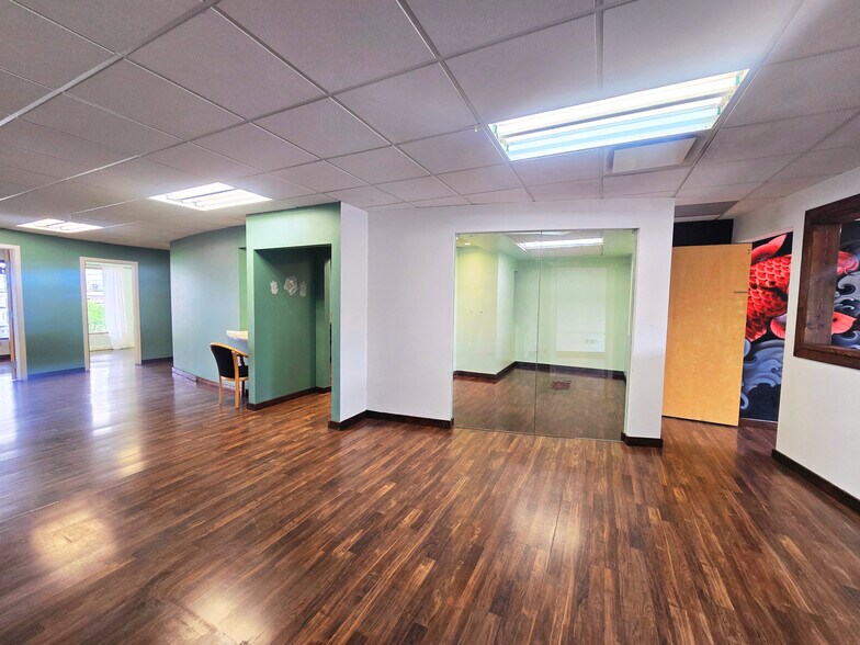 More Photos Of 7505 104th St, Edmonton Storefront Retail Office For Lease