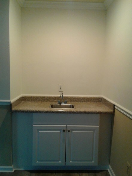 More Photos Of 499 Marlboro Rd, Old Bridge Medical For Lease