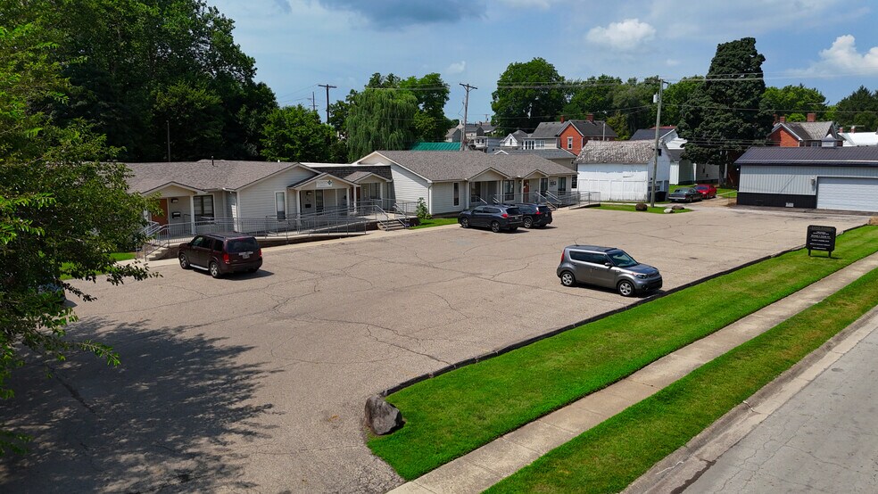 More Photos Of 131 Lewis Ave, Circleville Office For Sale