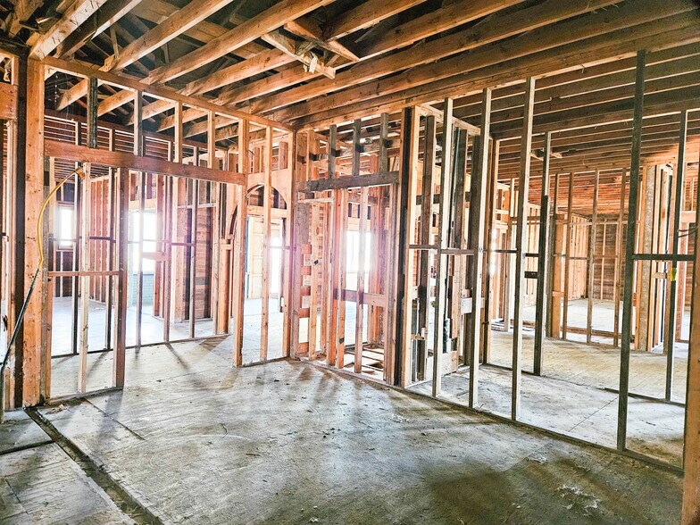 More Photos Of 716 Main St, Garland Office For Lease