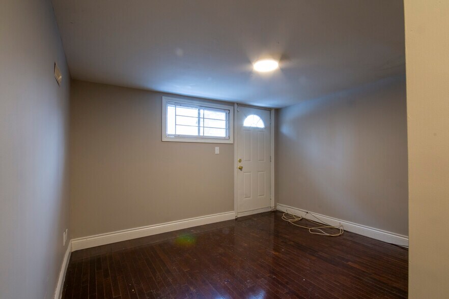 More Photos Of 138 James St N, Hamilton Storefront Retail Residential For Lease