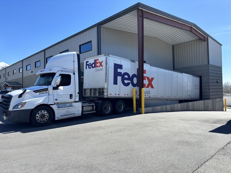 More Photos Of 181 W 2675 N, Layton Flex For Lease