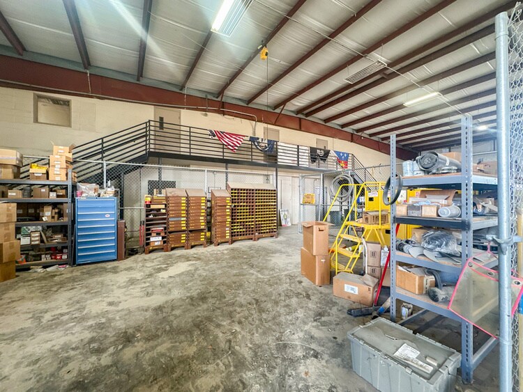 More Photos Of 3721 Highway 90 E, Broussard Light Distribution For Lease