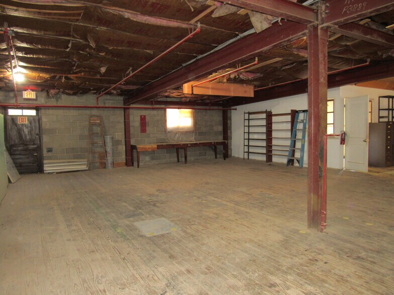 More Photos Of 4 7th St, Frenchtown Distribution For Sale