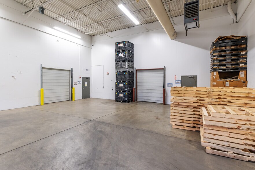 More Photos Of 5222-5230 33rd St SE, Grand Rapids Distribution For Sale