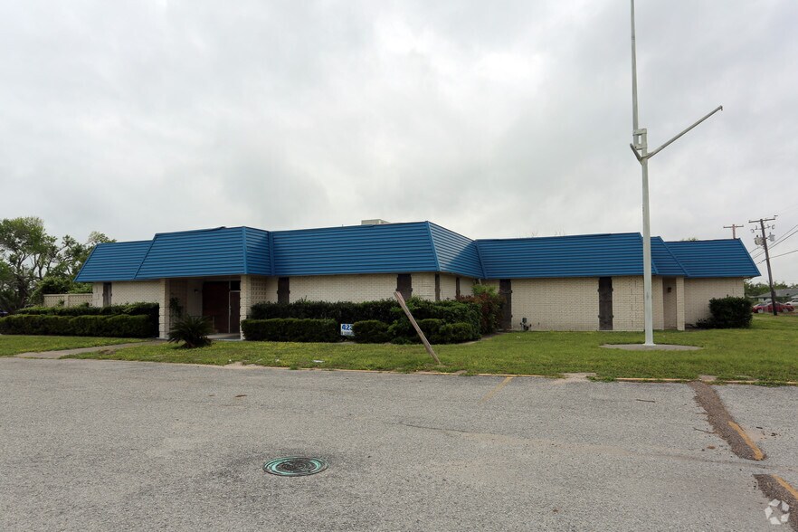 More Photos Of 423 W Cleveland Blvd, Aransas Pass Medical For Sale