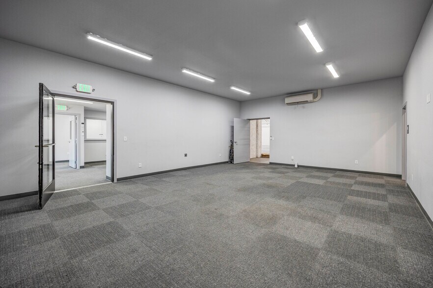 More Photos Of 323 6th St, Umatilla Industrial For Lease