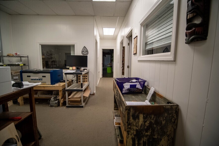 More Photos Of 300 Taugwonk Rd, Stonington Warehouse For Lease