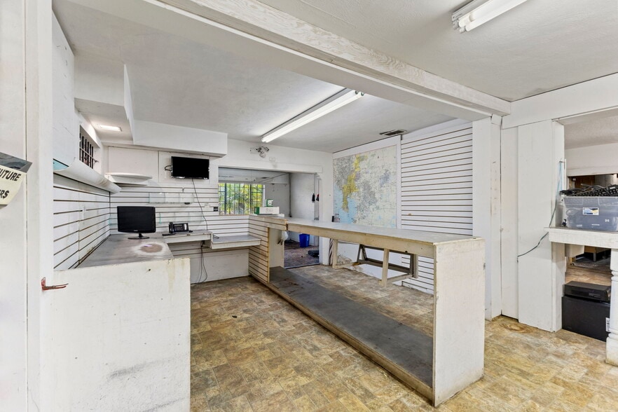 More Photos Of 5034 N Nebraska Ave, Tampa Freestanding For Sale