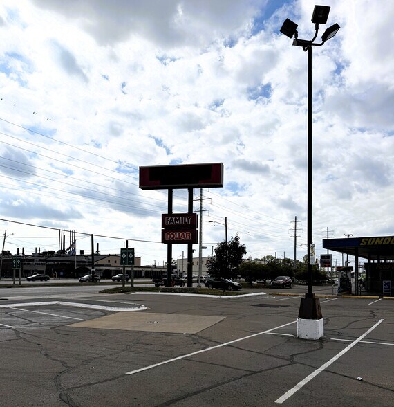 More Photos Of 11811 E 8 Mile Rd, Warren General Retail For Lease