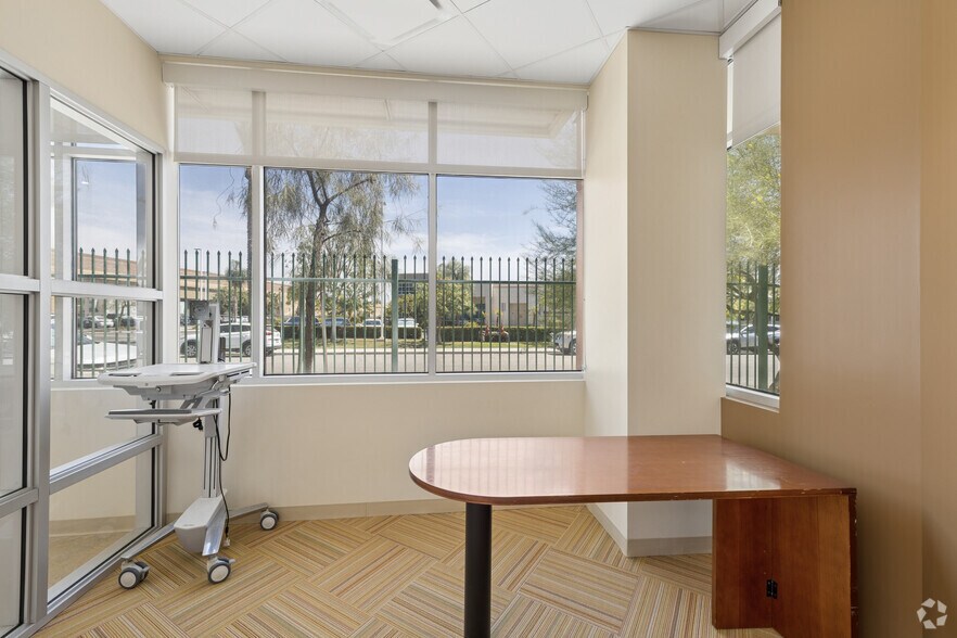 More Photos Of 5000 Commerce Dr, Bakersfield Medical For Sale
