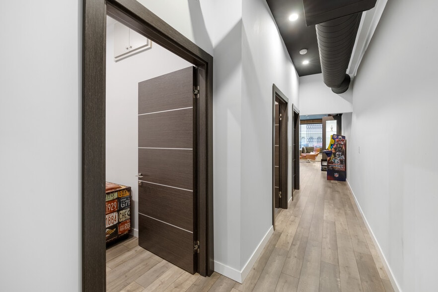 More Photos Of 1612 Magnolia Blvd, Burbank Storefront For Sale