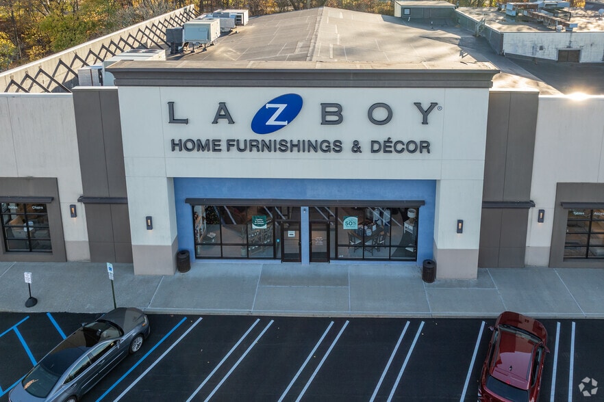 More Photos Of 332 E State Route 4, Paramus General Retail For Lease