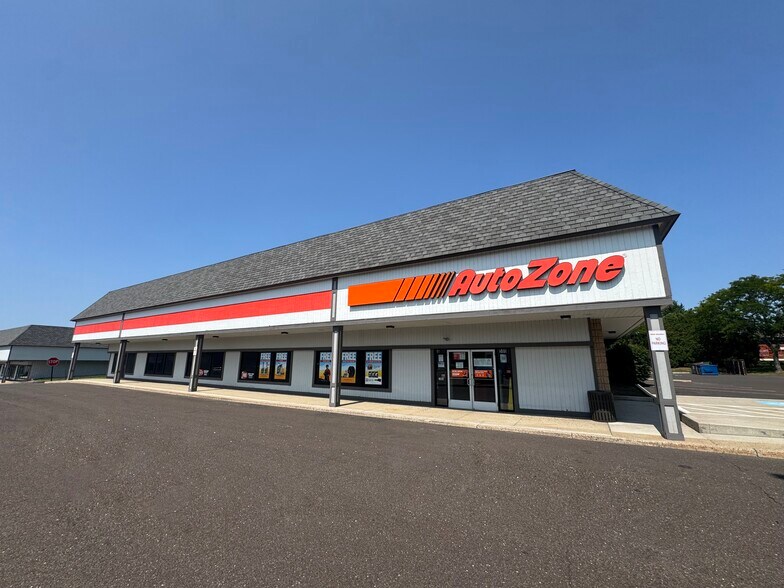 More Photos Of 426 Town Ctr, New Britain Unknown For Lease