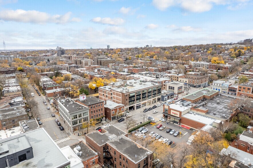 More Photos Of 370-382 Av Victoria, Westmount Office For Lease