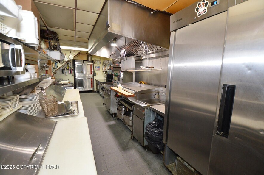 More Photos Of 3150 PA-715, Henryville General Retail For Sale