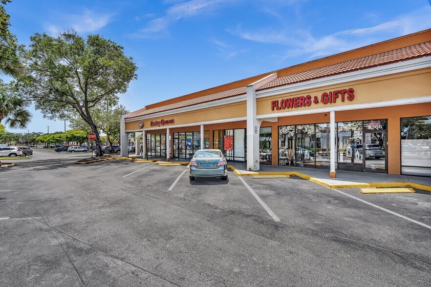 More Photos Of 8030-8384 N Pines Blvd, Pembroke Pines General Retail For Lease