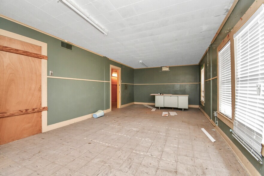 More Photos Of 2728 Kentucky St, Baytown Religious Facility For Sale