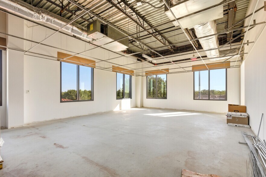 More Photos Of 10402 Valley Forge Dr, Houston Office For Lease