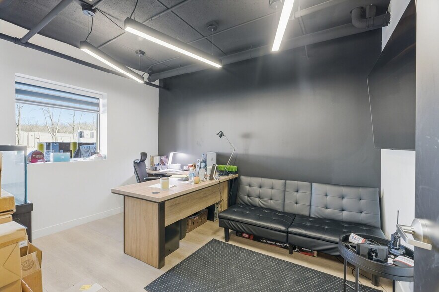 More Photos Of 8201 NE Hickory St, Minneapolis Truck Terminal For Sale