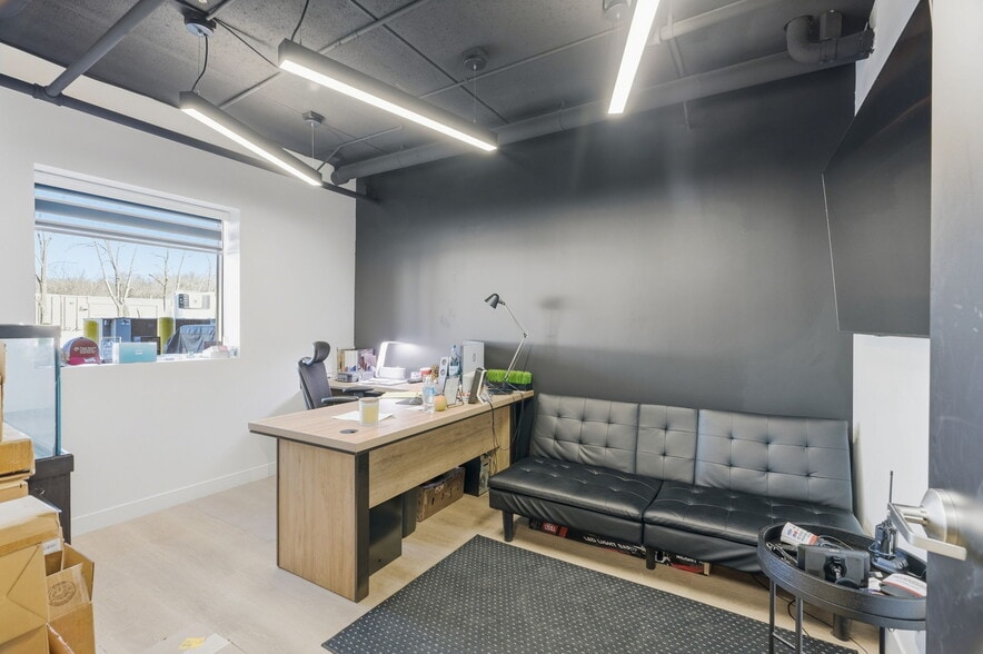 More Photos Of 8201 NE Hickory St, Minneapolis Truck Terminal For Sale