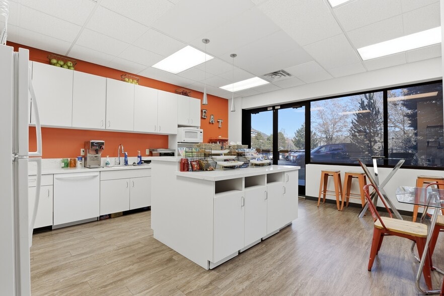 More Photos Of 3911 Castlevale Rd, Yakima Office For Lease