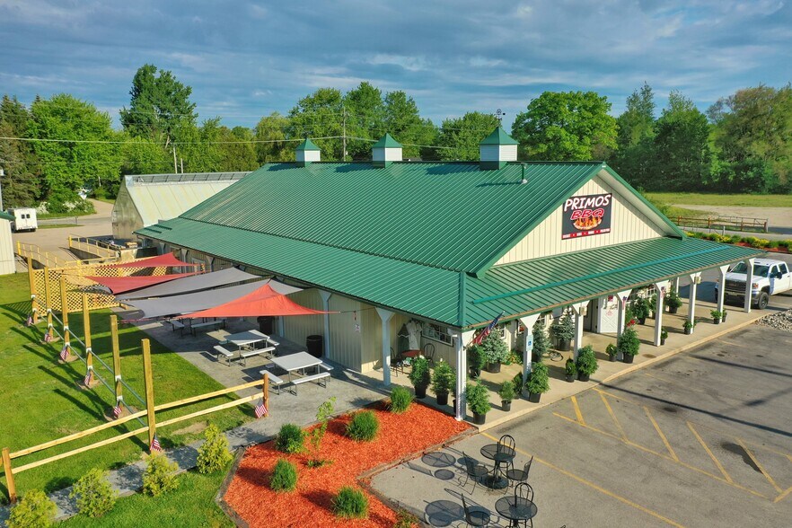 More Photos Of 916 S Mitchell St, Cadillac Restaurant For Sale