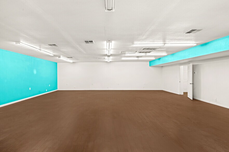 More Photos Of 830 E Sahara Ave, Las Vegas Office For Sale