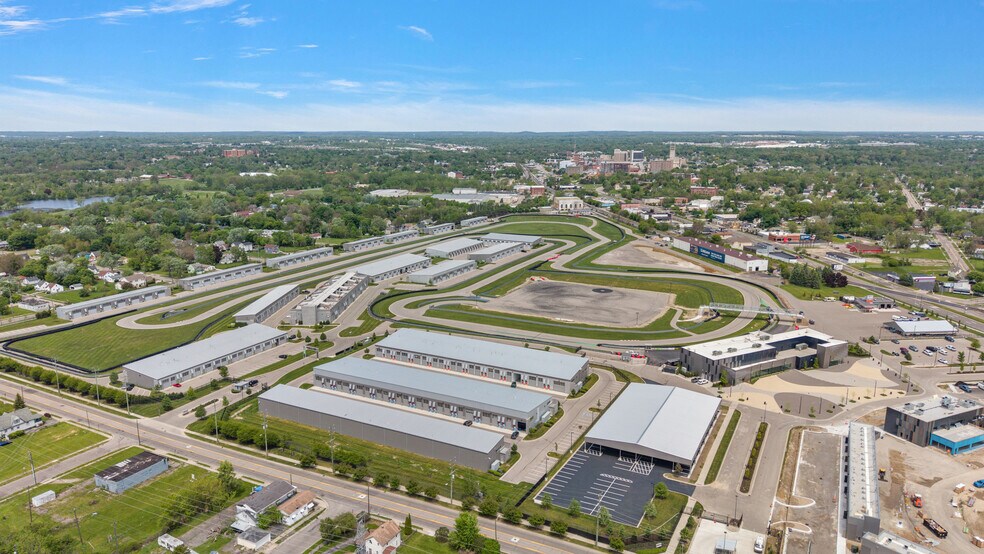 More Photos Of 148 Pit Ln, Pontiac Parking Garage For Sale