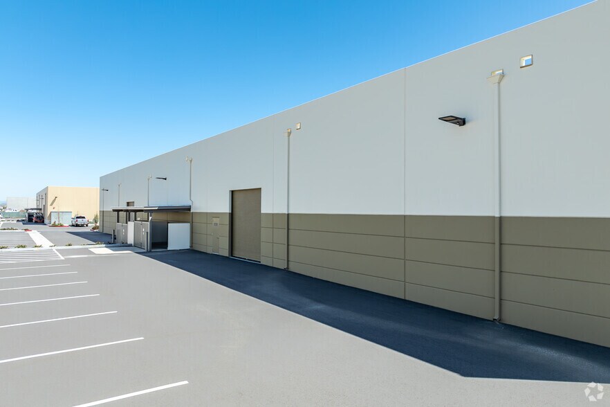 More Photos Of 37375 Industry Way, Murrieta Warehouse For Lease