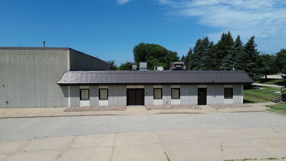 More Photos Of 2134 NW 108th St, Clive Warehouse For Sale