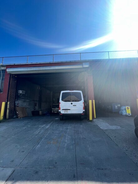 More Photos Of 33-33 11th St, Long Island City Warehouse For Lease