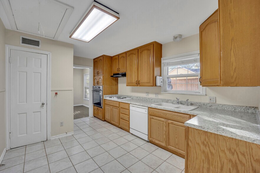 More Photos Of 600 S Davis Dr, Arlington Office For Lease